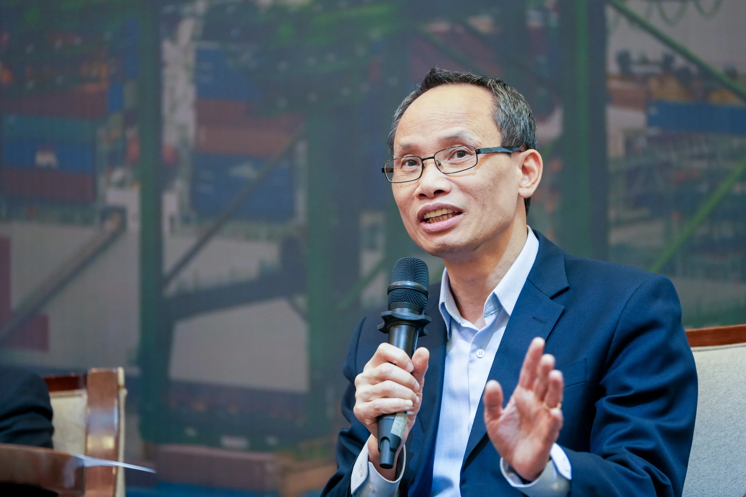 Chuyên gia kinh tế ông Cấn Văn Lực