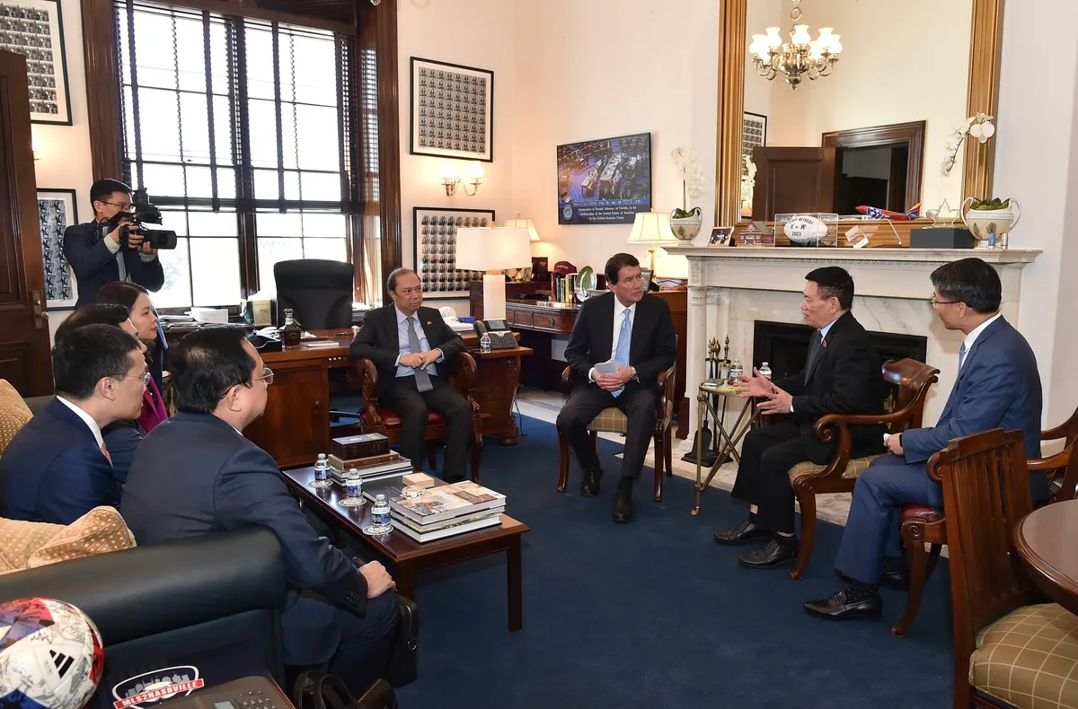 pho thu tuong ho duc phuoc va thuong nghi si Bill Hagerty