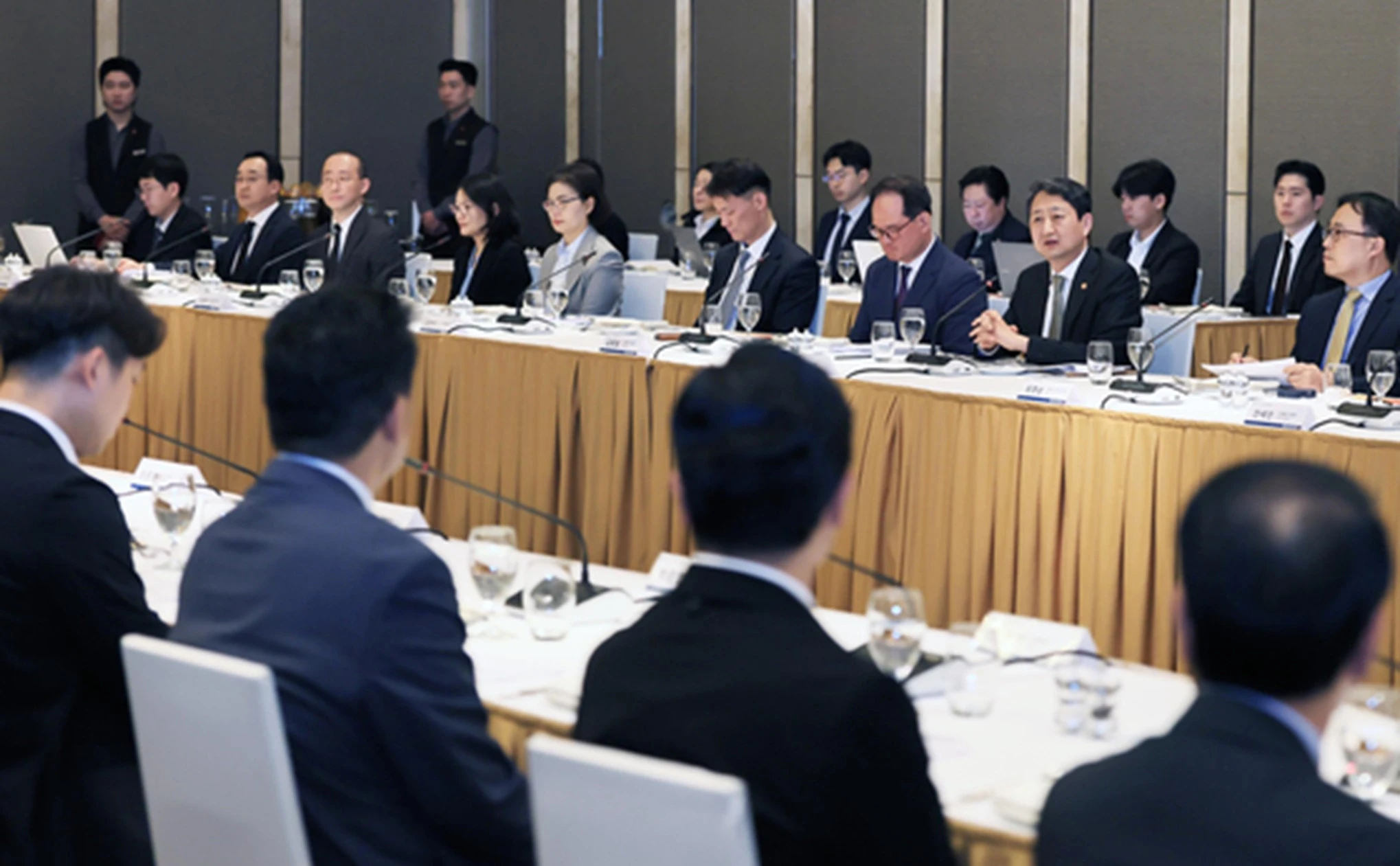 KOREAN-Businesses_Meeting
