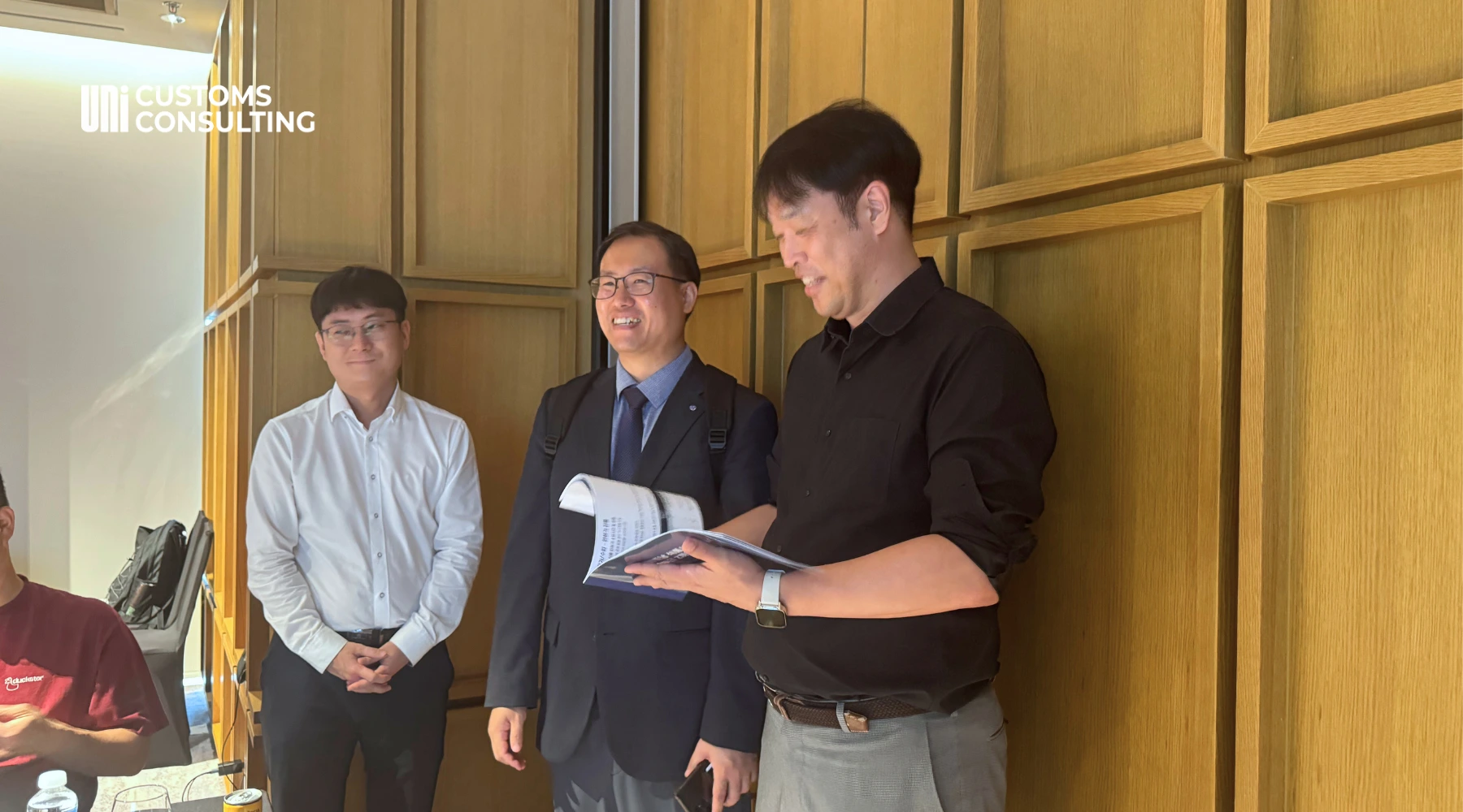 Ông Byun Sang Hyun, Tổng Giám đốc UNI Customs Consulting, đã được mời làm diễn giả chính trong lễ khai mạc của chương trình. 