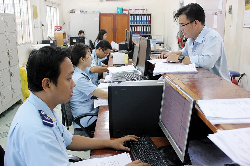 Huong-Dan-Thu-Tuc-Hai-Quan-Nhap-Khau-Khi-Sap-Nhap-Cong-Ty.